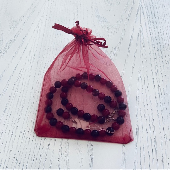 Black and red necklace - Picture 5 of 5